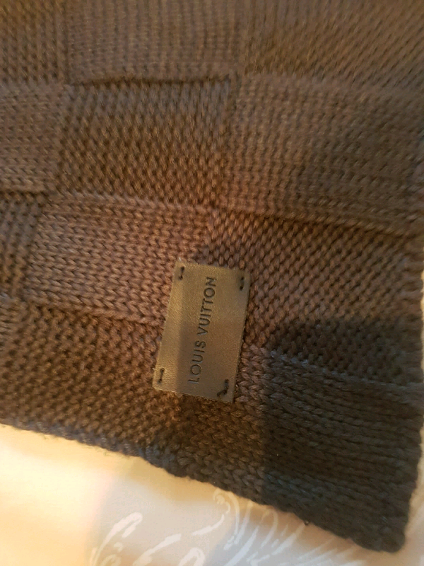 louis vuitton scarf authentic